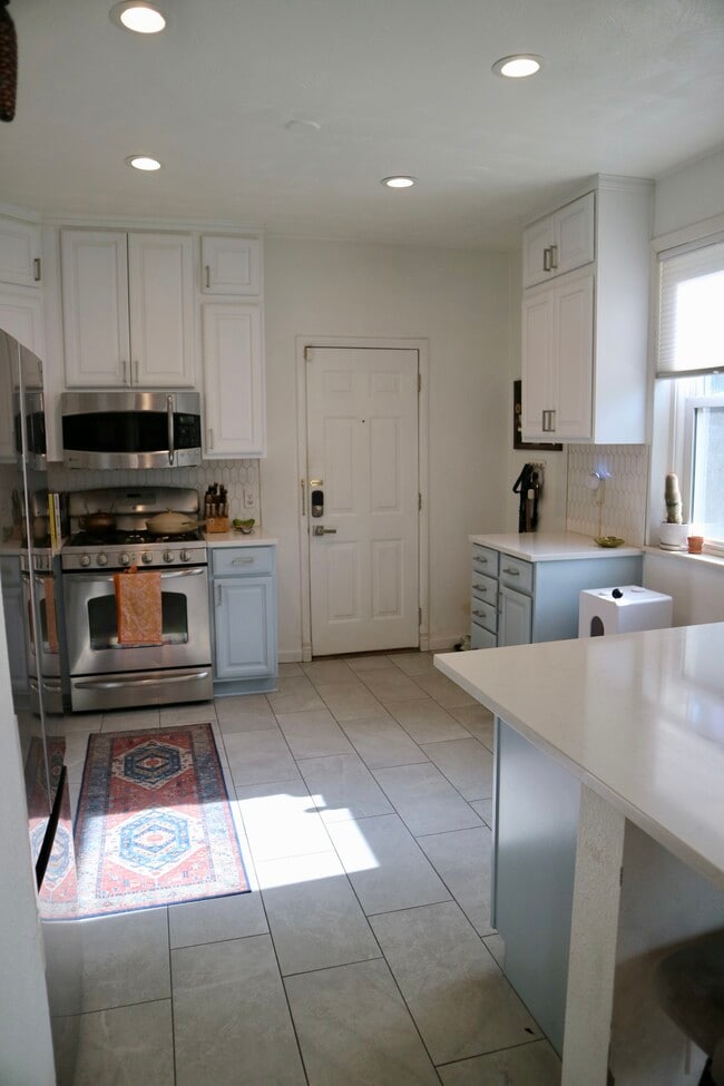 Photo - 139 E 8th Ave