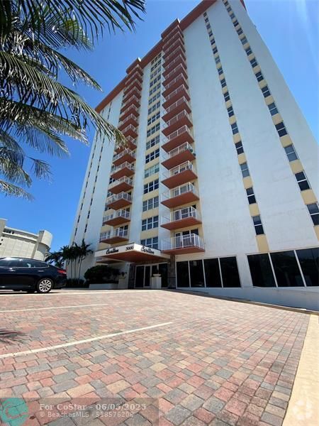 Building Photo - 3000 E Sunrise Blvd Unit 3C Rental