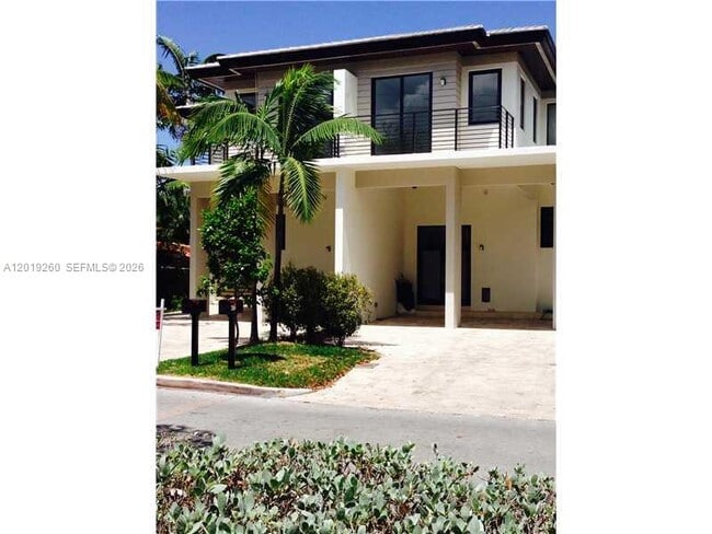 Photo - 472 Fernwood Rd