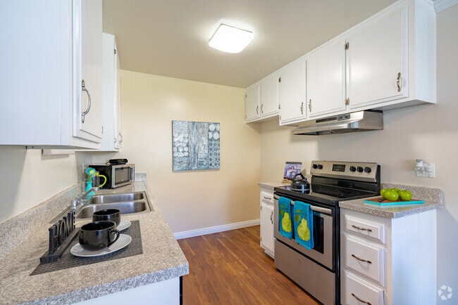 1BR, 1BA - 610SF