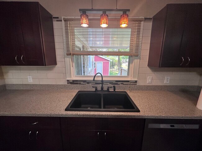 Photo - 11316 Maplecrest Dr SE