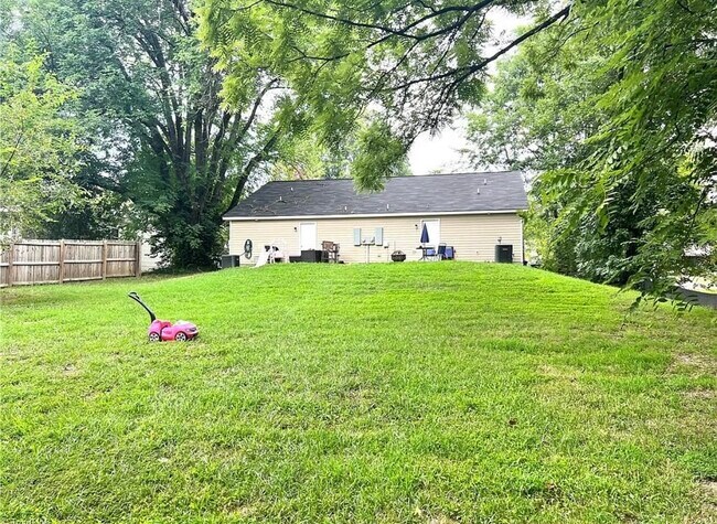 Photo - 1319 Kirkman St