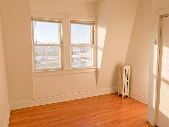 Photo - 1210-12 Van Buren