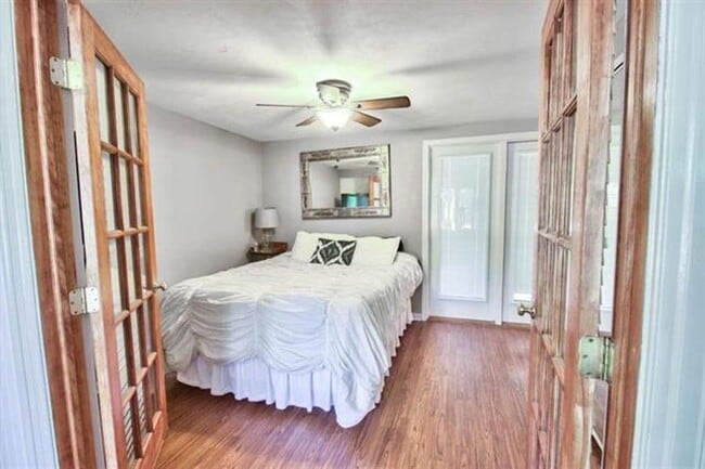 Photo - In Town Location On This Charming Cottage