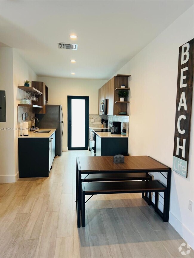 Building Photo - 8333 Harding Ave Unit 4 Rental