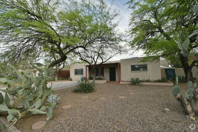 Building Photo - 2842 E Blacklidge Dr Rental