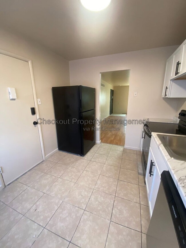 Photo - 9997 Sloane Square Unit D