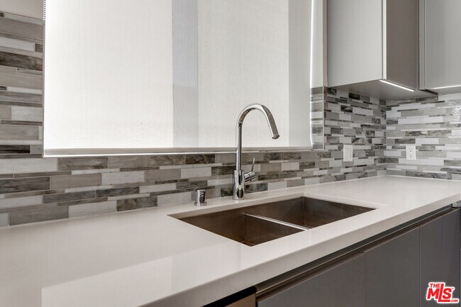 Photo - 1431 Armacost Ave Unit 402