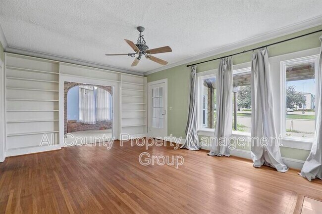 Photo - 2625 S University Dr