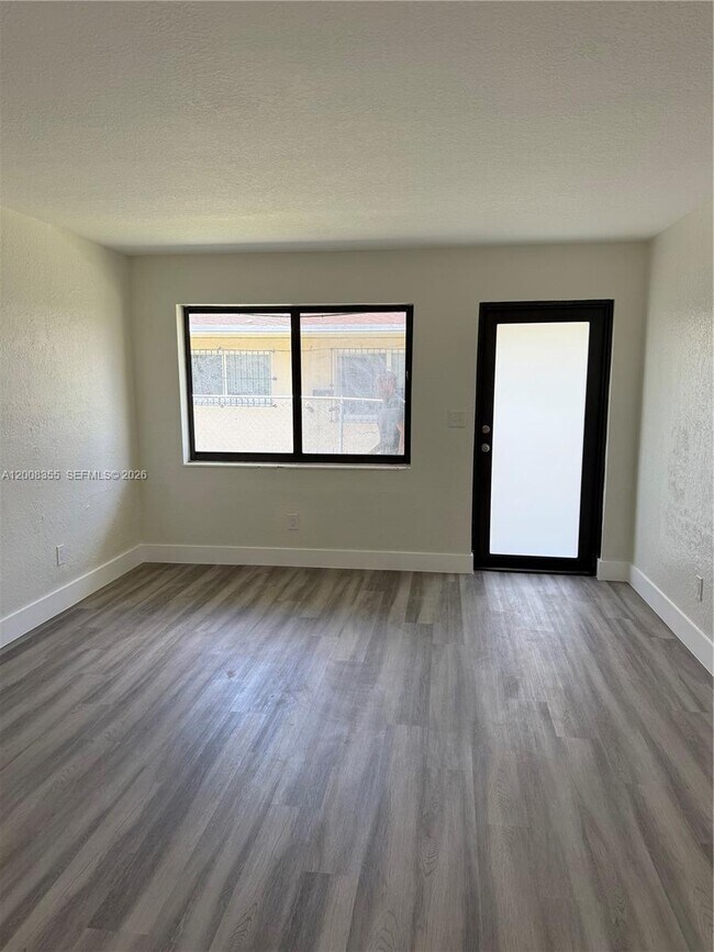 Photo - 100 SW 6th St Unidad 3