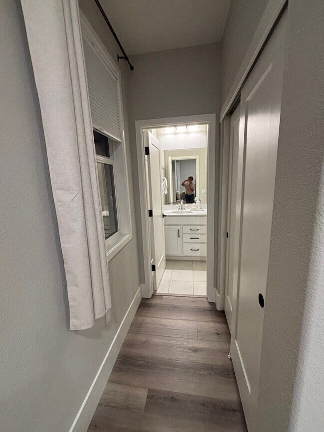 Dormitorio n.° 1 con baño privado y ducha. - 451 Dowitcher Walk