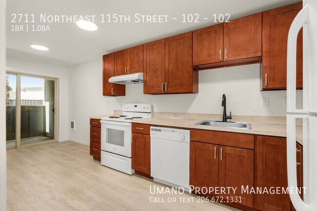Building Photo - 2711 NE 115th St Unit 102