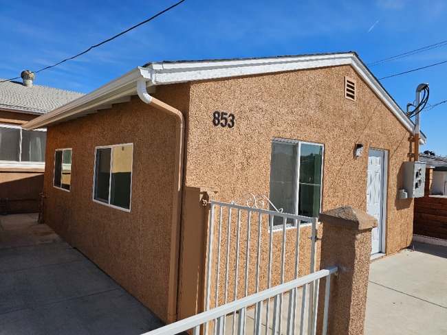 Photo - 853 Kempton St