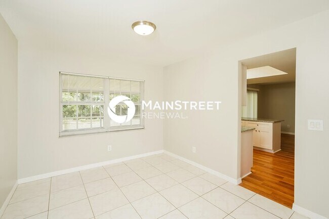 Photo - 1061 SW Sudder Ave