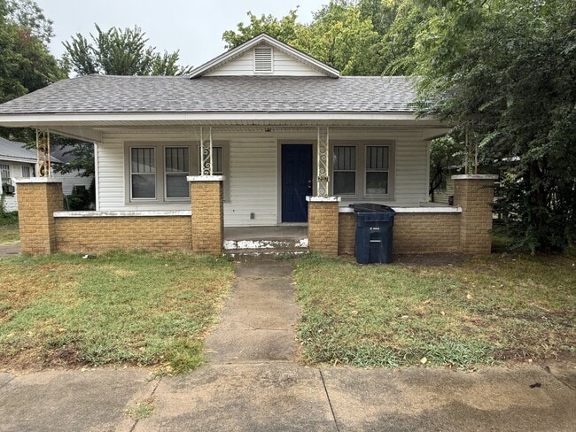 Photo - 207 S Center St House