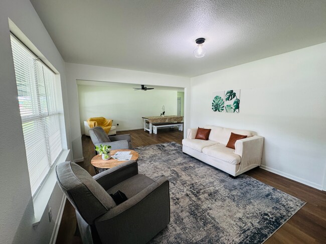 Photo - 629 Melrose St Casa