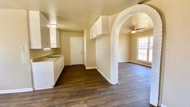 Photo - $0 First Month's Rent / $0 Deposit at Move-in