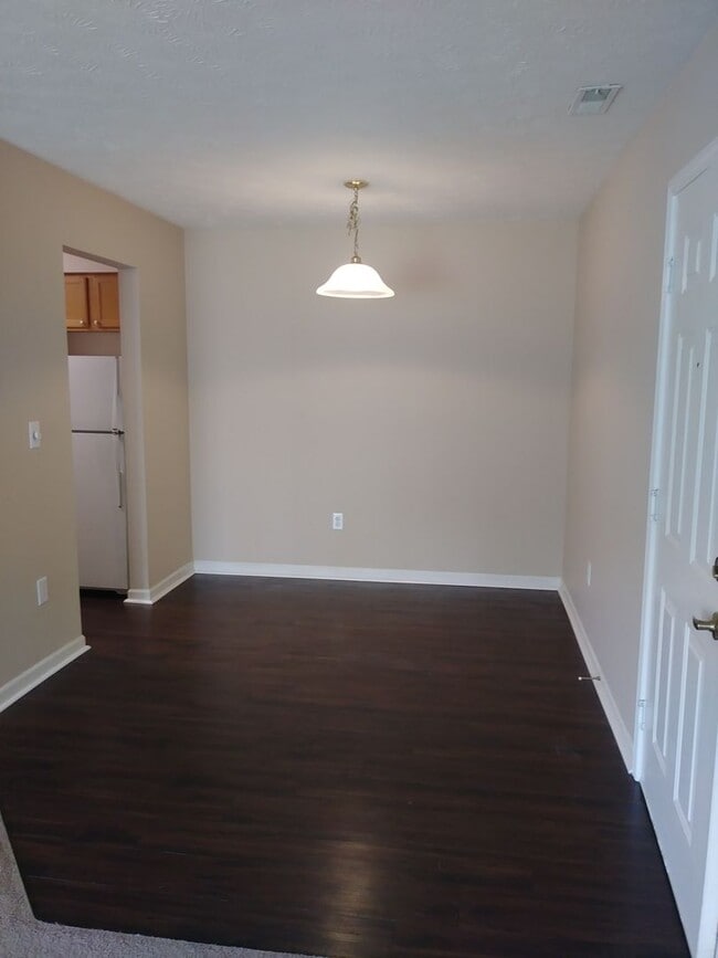 Photo - 185 - COUNTRY VIEW APARTMENTS