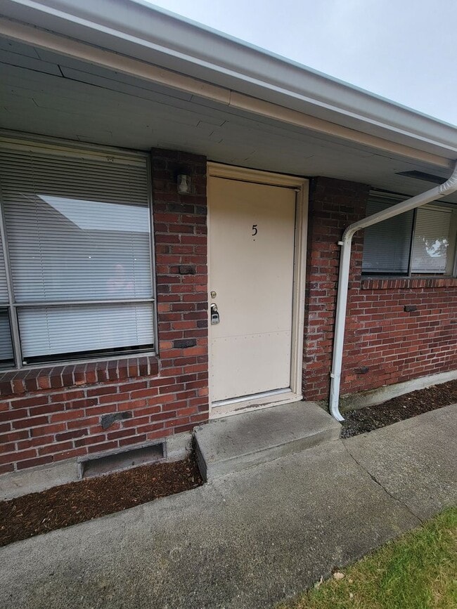 Photo - Convenient Lakewood Location. 1 bedroom $1395.00 includes most utilities Unit 5