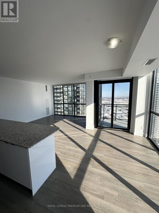 Photo - 2910 Hwy 7 Unité 3002