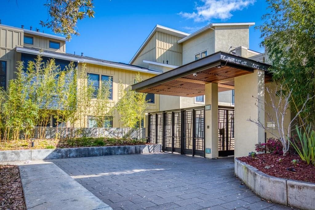 Photo - 889 Altaire Walk