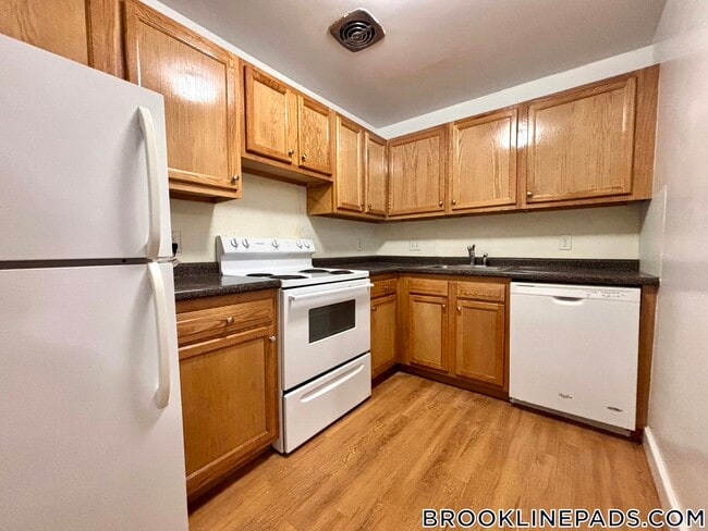 Building Photo - 312 Tappan St Rental