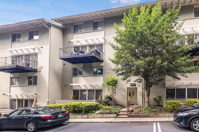 Lovely 2 BR/1.5 BA 2-Level Condo in Silver... - Lovely 2 BR/1.5 BA 2-Level Condo in Silver...