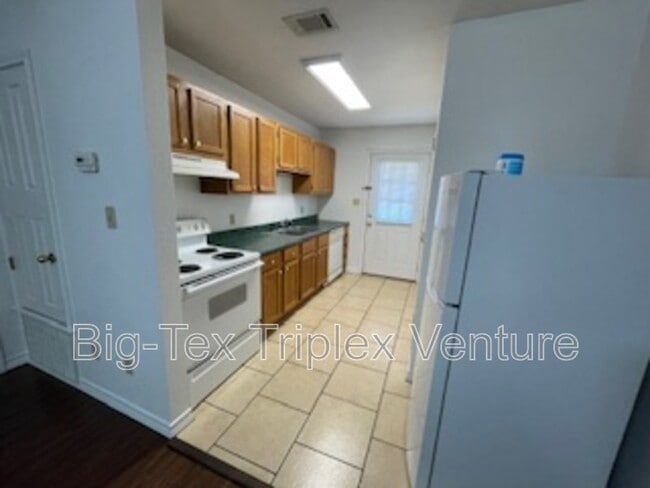 Photo - 260 N Pecan St
