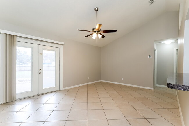 Photo - 710 Kenmoore Ct