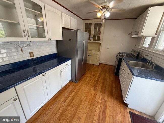 Photo - 300 Devereaux Ave