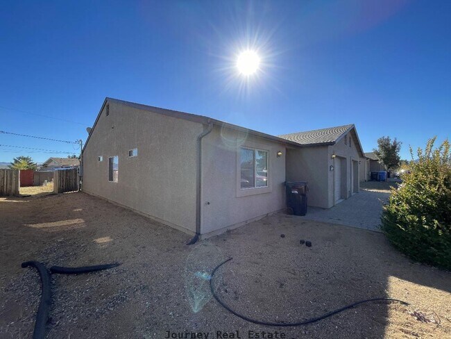 Photo - 4469 N Miner Rd Unidad 2