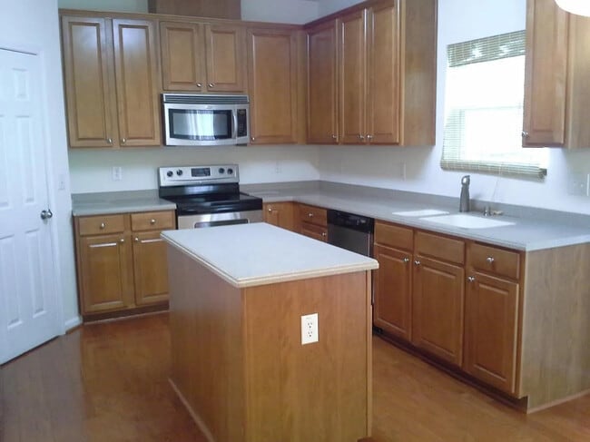 Photo - Room in Townhome on Hampshire Downs Dr