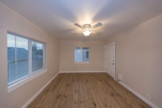 Photo - One bedroom duplex unit in Camas. - 2 blocks south of Crown Park