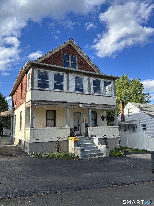 Building Photo - 74 Roosevelt Ave