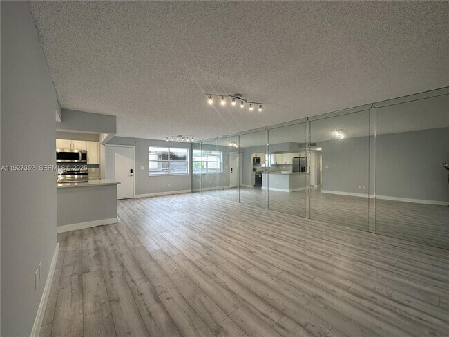 Photo - 601 Ives Dairy Rd Unit 403-8