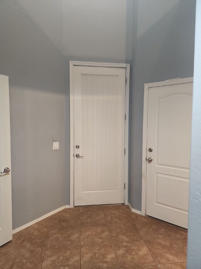 Photo - "Spacious 2-Bed Condo Retreat with 2.5 Baths in Prime Chandler Location!" Unidad 1046