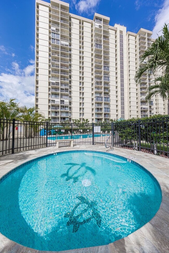 2/2 Condo with 1 parking in Pool Community - 2/2 Condo with 1 parking in Pool Community