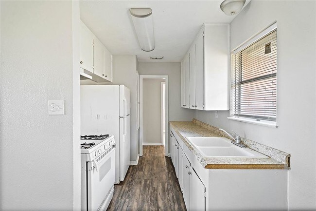 Photo - 105 Plum St