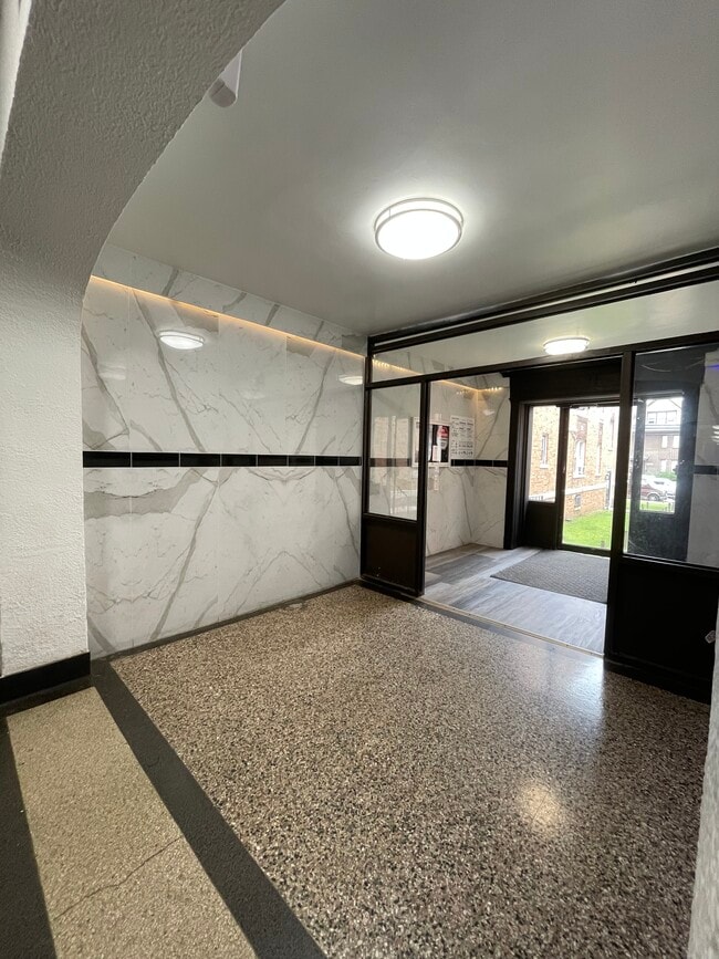 Photo - 2209 Main Street