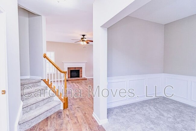 Photo - 211 Windsong Dr