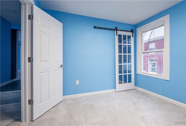 Photo - 599 Albany St