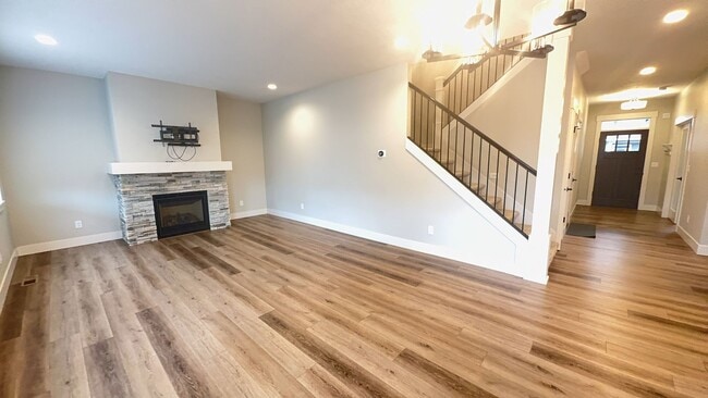 Photo - GORGEOUS CUSTOMIZED HOME - ALL THE DETAILS HERE!! 4bd/2.5ba + Bonus Rooms Excellent Location!!