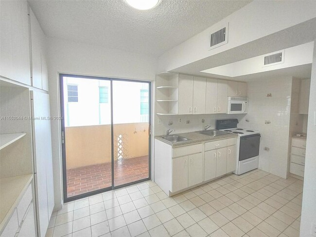 Photo - 2924 Collins Ave Condo Unit 501