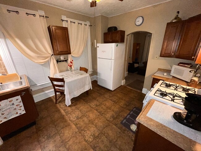 Photo - 2002 4th W St