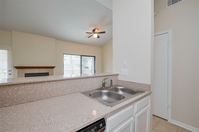 Photo - 3500 Tangle Brush Dr