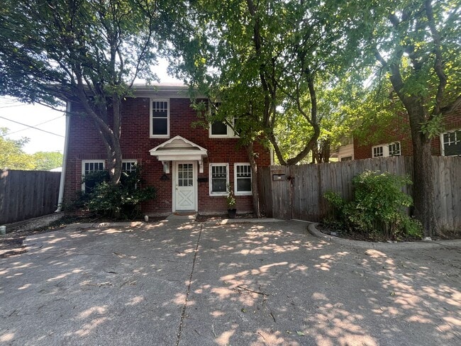 Photo - 2Bed/1bath Duplex in Hyde Park with Small ...