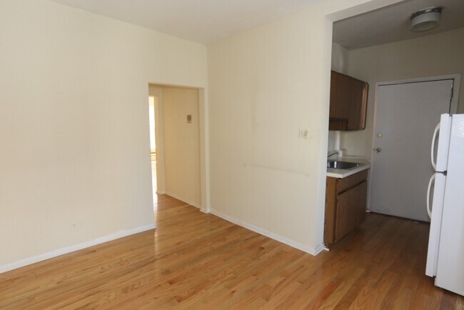 Photo - 714 W Barry Ave Unit N2