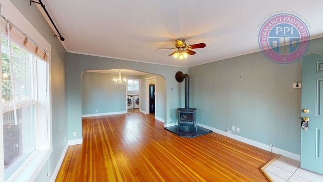 Photo - Adorable Canby Home, Cozy Gas Fireplace, Private Fenced Yard, Cat or Dog Friendly (2 max)