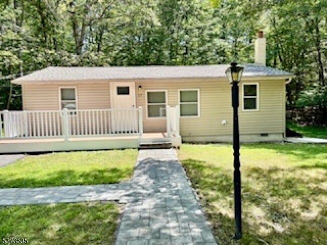 Photo - 17 Eastbrook Ln