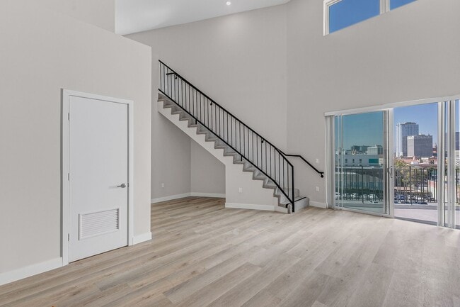 Photo - 825 Coronado-Building